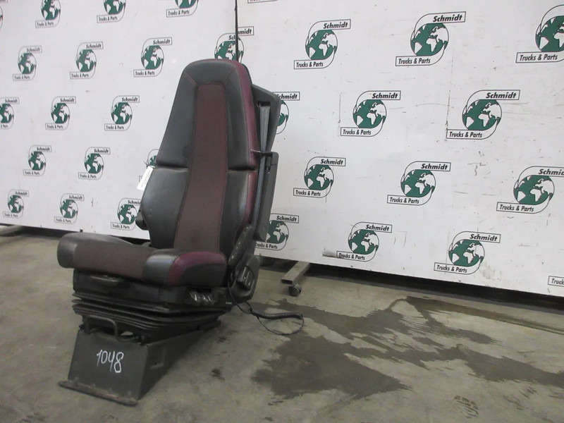 Volvo 23766412 // 23764396 STOELEN SET LUCHTGEVEERT R+L FM MODEL 2023 - Asiento para Camión: foto 3 Volvo 23766412 // 23764396 STOELEN SET LUCHTGEVEERT R+L FM MODEL 2023 - Asiento para Camión: foto 3