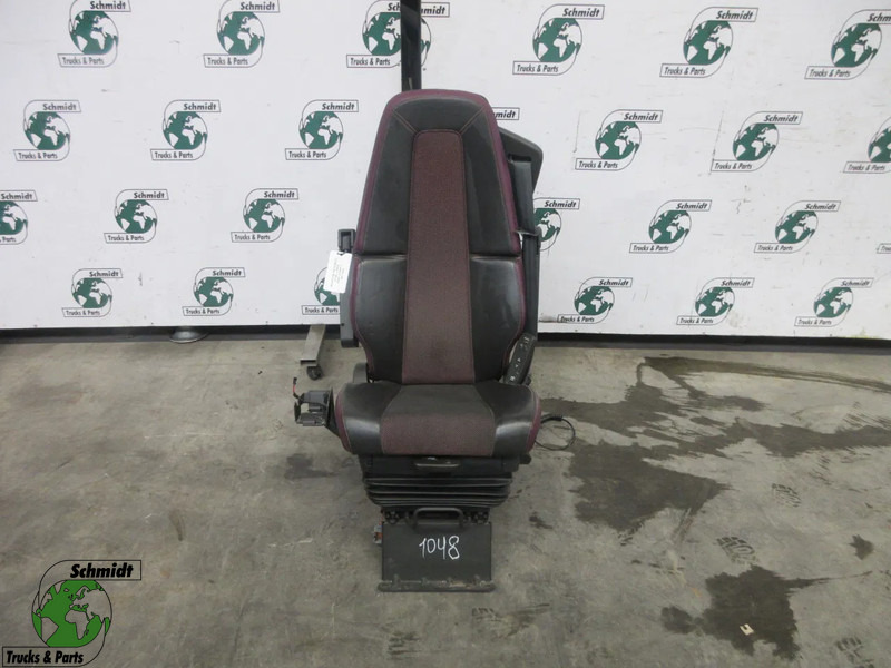 Volvo 23766412 // 23764396 STOELEN SET LUCHTGEVEERT R+L FM MODEL 2023 - Asiento para Camión: foto 1 Volvo 23766412 // 23764396 STOELEN SET LUCHTGEVEERT R+L FM MODEL 2023 - Asiento para Camión: foto 1