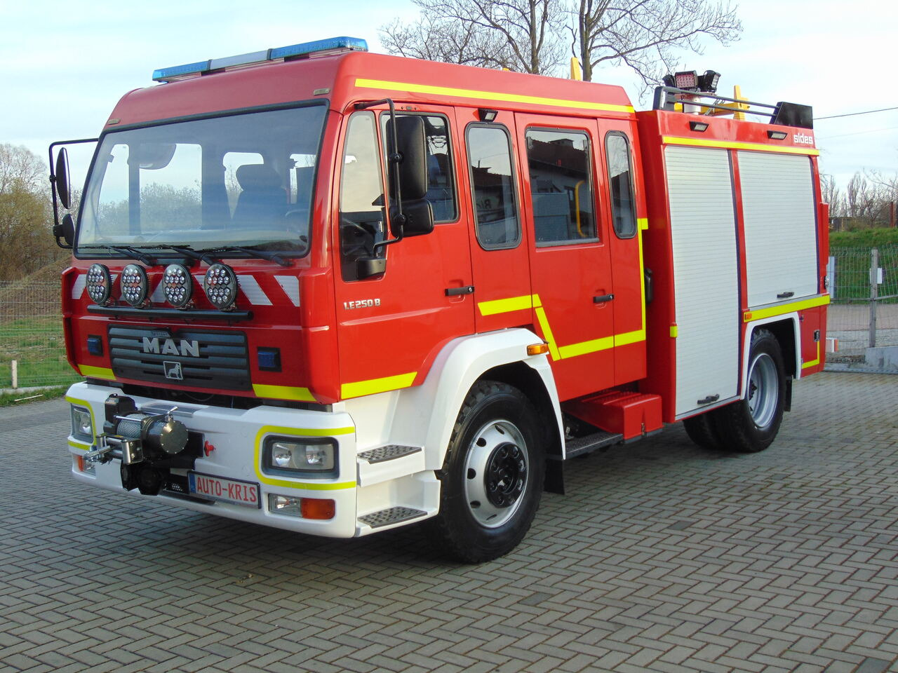 MAN LE250B SIDES - Camión de bomberos: foto 1 MAN LE250B SIDES - Camión de bomberos: foto 1