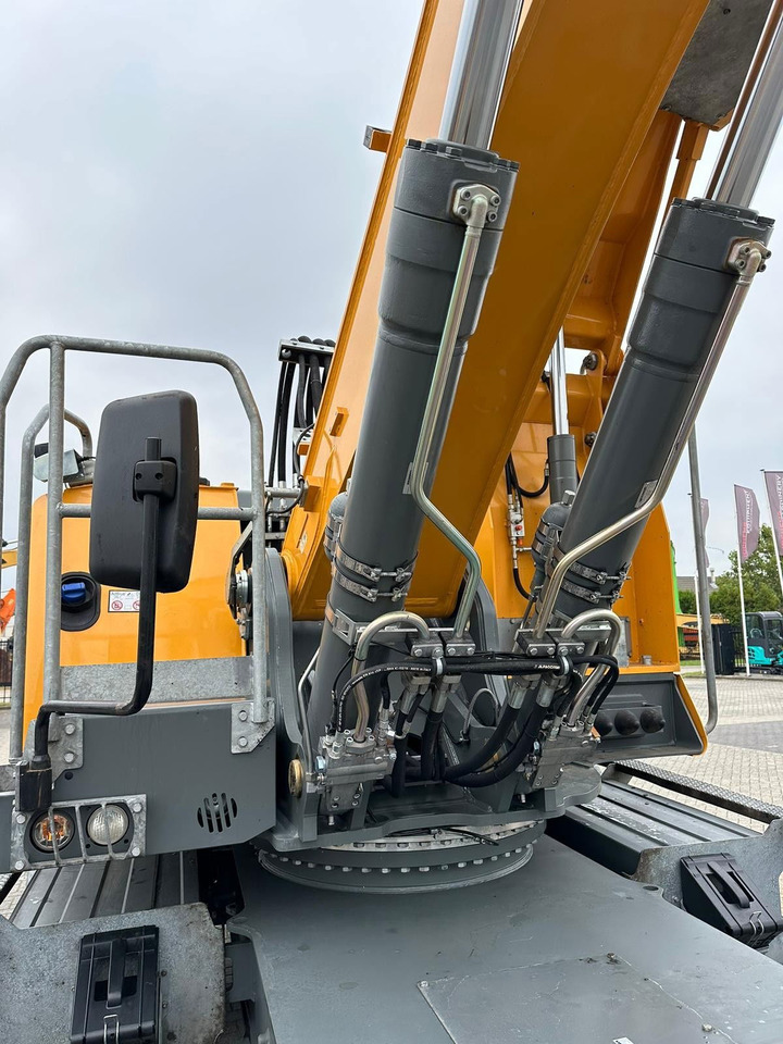 Manipulador de materiales Liebherr LH 30 M: foto 8