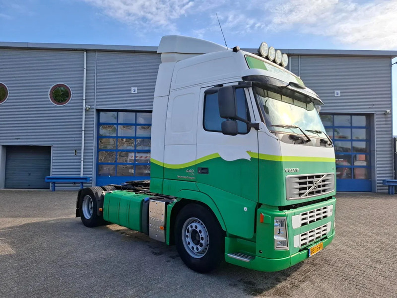 Volvo FH13-440 / NL TRUCK / AIRCO / WEBASTO PARKHEAT / AUTOMATIC / EURO-5 / 2007 - Cabeza tractora: foto 2 Volvo FH13-440 / NL TRUCK / AIRCO / WEBASTO PARKHEAT / AUTOMATIC / EURO-5 / 2007 - Cabeza tractora: foto 2
