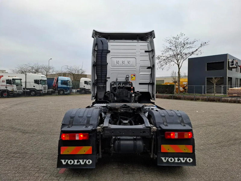 Volvo FH16-750 / RETARDER / DOUBLE TANK / TUV:17-09-2026 / XENON / FRIDGE / ALCOA / LEATHER / AUTOMATIC / EURO-5 / 2012 - Cabeza tractora: foto 4 Volvo FH16-750 / RETARDER / DOUBLE TANK / TUV:17-09-2026 / XENON / FRIDGE / ALCOA / LEATHER / AUTOMATIC / EURO-5 / 2012 - Cabeza tractora: foto 4