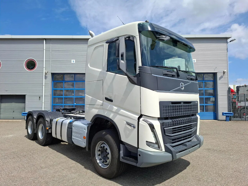 Volvo FH5-500 / 6X4 / RETARDER / HYDRAULICS / ONLY:46190 KM / BIG AXLE / VEB+ / ACC / LWDS / TOP CONDITION / AUTOMATIC / EURO-6 / 2023 - Cabeza tractora: foto 2 Volvo FH5-500 / 6X4 / RETARDER / HYDRAULICS / ONLY:46190 KM / BIG AXLE / VEB+ / ACC / LWDS / TOP CONDITION / AUTOMATIC / EURO-6 / 2023 - Cabeza tractora: foto 2