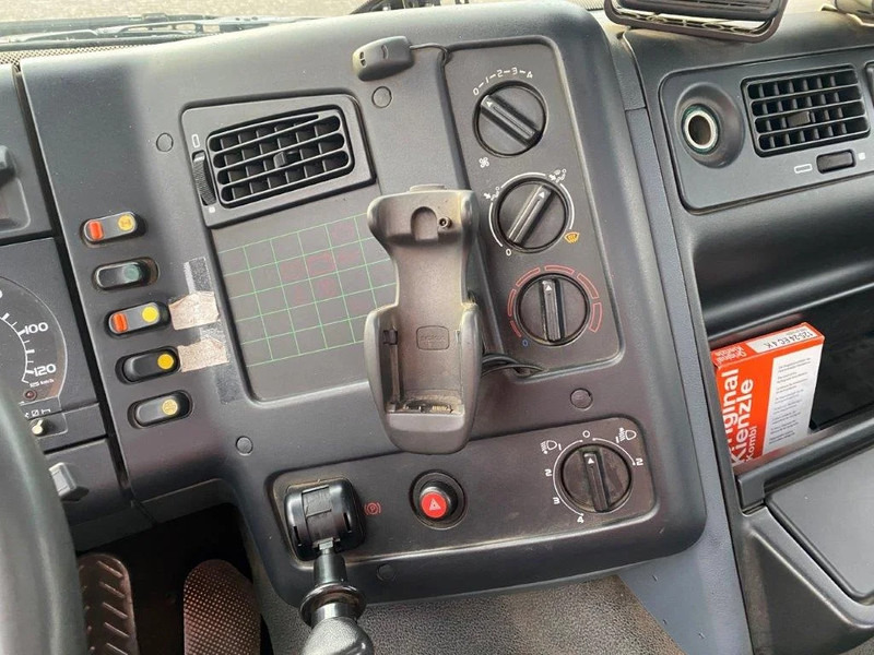 Camión cisterna DAF 65CF-240 / FULL STEEL / POMP / 3 COMPARTIMENTS / 8350 LITER / ONLY:25969 KM / EURO-2 / MANUAL / GOOD CONDITION: foto 17 Camión cisterna DAF 65CF-240 / FULL STEEL / POMP / 3 COMPARTIMENTS / 8350 LITER / ONLY:25969 KM / EURO-2 / MANUAL / GOOD CONDITION: foto 17