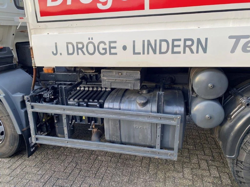Camión cisterna DAF 65CF-240 / FULL STEEL / POMP / 3 COMPARTIMENTS / 8350 LITER / ONLY:25969 KM / EURO-2 / MANUAL / GOOD CONDITION: foto 8 Camión cisterna DAF 65CF-240 / FULL STEEL / POMP / 3 COMPARTIMENTS / 8350 LITER / ONLY:25969 KM / EURO-2 / MANUAL / GOOD CONDITION: foto 8