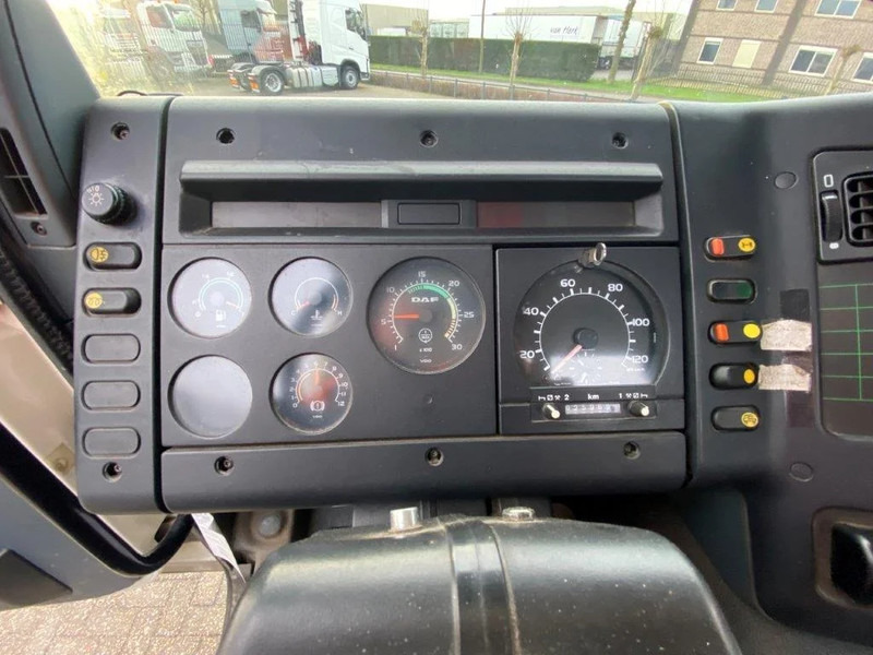 Camión cisterna DAF 65CF-240 / FULL STEEL / POMP / 3 COMPARTIMENTS / 8350 LITER / ONLY:25969 KM / EURO-2 / MANUAL / GOOD CONDITION: foto 15 Camión cisterna DAF 65CF-240 / FULL STEEL / POMP / 3 COMPARTIMENTS / 8350 LITER / ONLY:25969 KM / EURO-2 / MANUAL / GOOD CONDITION: foto 15