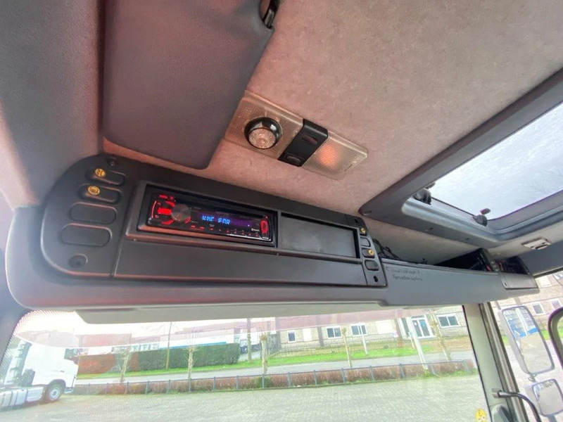 Camión cisterna DAF 65CF-240 / FULL STEEL / POMP / 3 COMPARTIMENTS / 8350 LITER / ONLY:25969 KM / EURO-2 / MANUAL / GOOD CONDITION: foto 19 Camión cisterna DAF 65CF-240 / FULL STEEL / POMP / 3 COMPARTIMENTS / 8350 LITER / ONLY:25969 KM / EURO-2 / MANUAL / GOOD CONDITION: foto 19