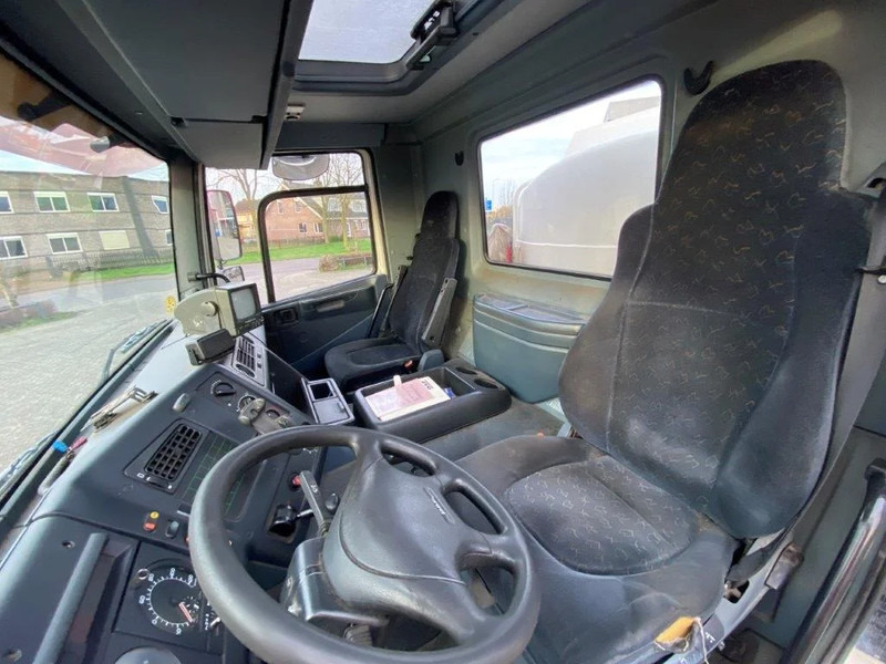 Camión cisterna DAF 65CF-240 / FULL STEEL / POMP / 3 COMPARTIMENTS / 8350 LITER / ONLY:25969 KM / EURO-2 / MANUAL / GOOD CONDITION: foto 20 Camión cisterna DAF 65CF-240 / FULL STEEL / POMP / 3 COMPARTIMENTS / 8350 LITER / ONLY:25969 KM / EURO-2 / MANUAL / GOOD CONDITION: foto 20