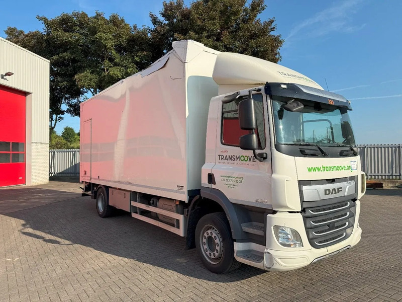 DAF CF 230 / ENGINE RUNNING / ONLY:286284 KM / ACC / LWDS / PLATFORM 2000 KG / 3SEATS / AUTOMATIC / EURO-6 / 2018 - Camión caja cerrada: foto 2 DAF CF 230 / ENGINE RUNNING / ONLY:286284 KM / ACC / LWDS / PLATFORM 2000 KG / 3SEATS / AUTOMATIC / EURO-6 / 2018 - Camión caja cerrada: foto 2
