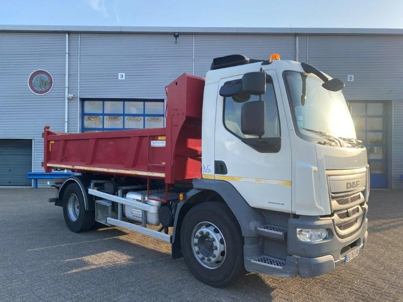 DAF LF310 / MAREL TIPPER / TUV:09-08-2024 / ONLY:145335 KM / MANUAL / EURO-6 / 2016 - Camión volquete: foto 4 DAF LF310 / MAREL TIPPER / TUV:09-08-2024 / ONLY:145335 KM / MANUAL / EURO-6 / 2016 - Camión volquete: foto 4