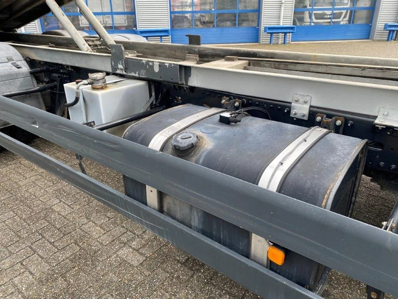 Camión caja abierta MAN TGA26.320 / SLIDING PLATEAU / WINCH / LIFT AXLE / MACHINE CARRIER / MANUAL / EURO-4 / 2007: foto 16