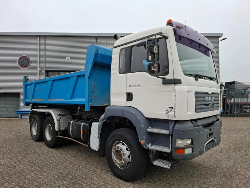 MAN TGS 26.310 / 6X4 / 2XBIG AXLE / 2SIDE TIPPER / ONLY:545423 KM / TUV:06-05-2026 / FULL-STEEL / AIRCO / MANUAL / EURO-4 / 2005 - Camión volquete: foto 4 MAN TGS 26.310 / 6X4 / 2XBIG AXLE / 2SIDE TIPPER / ONLY:545423 KM / TUV:06-05-2026 / FULL-STEEL / AIRCO / MANUAL / EURO-4 / 2005 - Camión volquete: foto 4