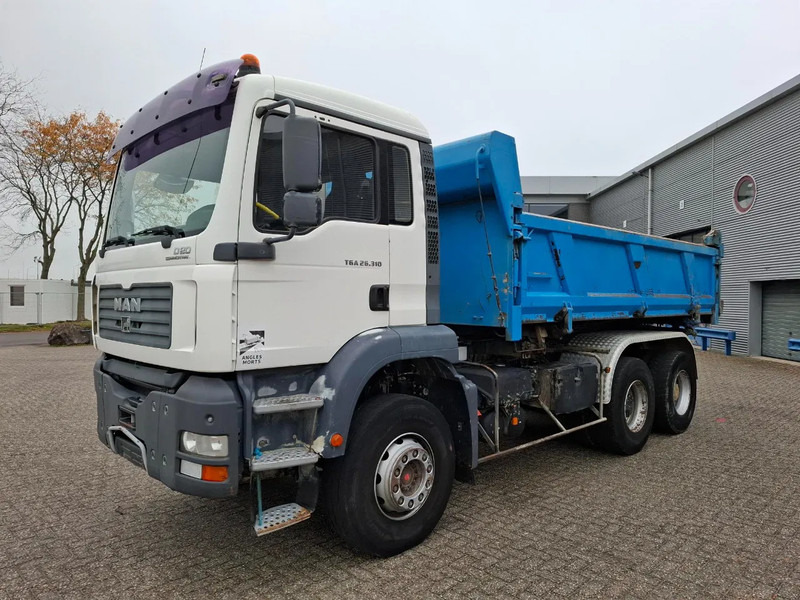 MAN TGS 26.310 / 6X4 / 2XBIG AXLE / 2SIDE TIPPER / ONLY:545423 KM / TUV:06-05-2026 / FULL-STEEL / AIRCO / MANUAL / EURO-4 / 2005 - Camión volquete: foto 3 MAN TGS 26.310 / 6X4 / 2XBIG AXLE / 2SIDE TIPPER / ONLY:545423 KM / TUV:06-05-2026 / FULL-STEEL / AIRCO / MANUAL / EURO-4 / 2005 - Camión volquete: foto 3