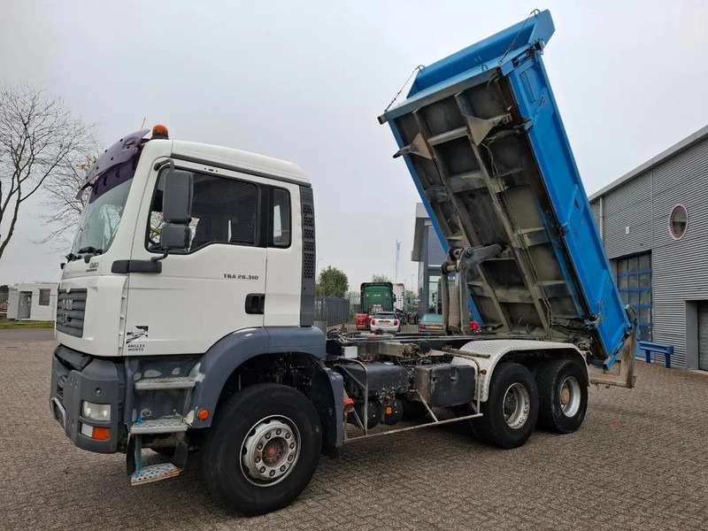 MAN TGS 26.310 / 6X4 / 2XBIG AXLE / 2SIDE TIPPER / ONLY:545423 KM / TUV:06-05-2026 / FULL-STEEL / AIRCO / MANUAL / EURO-4 / 2005 - Camión volquete: foto 1 MAN TGS 26.310 / 6X4 / 2XBIG AXLE / 2SIDE TIPPER / ONLY:545423 KM / TUV:06-05-2026 / FULL-STEEL / AIRCO / MANUAL / EURO-4 / 2005 - Camión volquete: foto 1