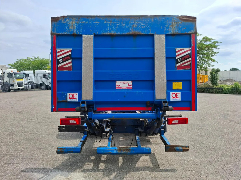 Scania R580 V8 / RETARDER / LIFT+LENKACHSE / FULL-AIR / PLATFORM 2000 KG / LEATHER / AIRCO / AUTOMATIC / EURO-6 / 2015 - Camión chasis: foto 4 Scania R580 V8 / RETARDER / LIFT+LENKACHSE / FULL-AIR / PLATFORM 2000 KG / LEATHER / AIRCO / AUTOMATIC / EURO-6 / 2015 - Camión chasis: foto 4
