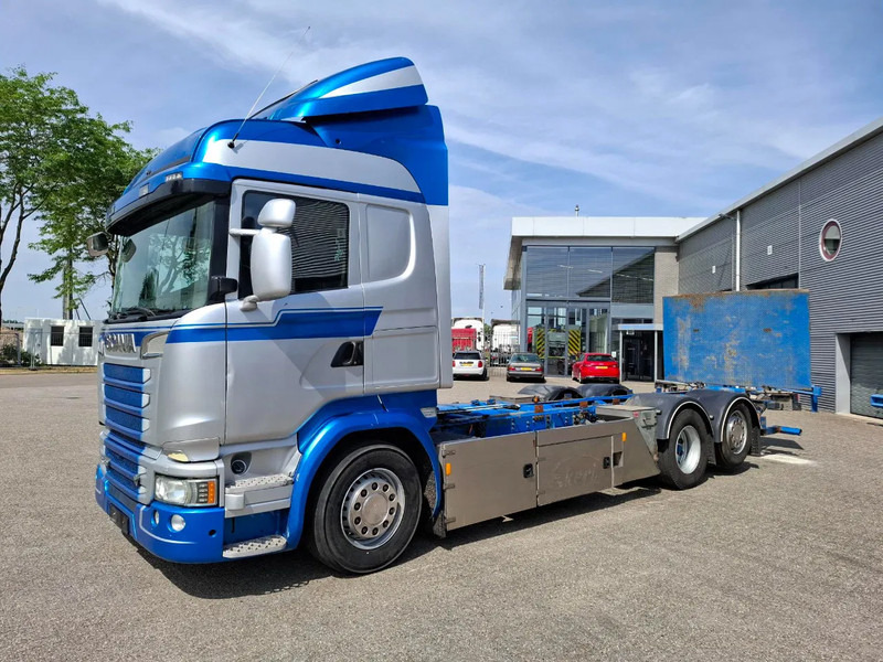Scania R580 V8 / RETARDER / LIFT+LENKACHSE / FULL-AIR / PLATFORM 2000 KG / NAVI / LEATHER / AIRCO / AUTOMATIC / EURO-6 / 2014 - Camión chasis: foto 1 Scania R580 V8 / RETARDER / LIFT+LENKACHSE / FULL-AIR / PLATFORM 2000 KG / NAVI / LEATHER / AIRCO / AUTOMATIC / EURO-6 / 2014 - Camión chasis: foto 1