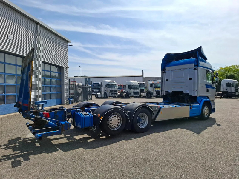 Scania R580 V8 / RETARDER / LIFT+LENKACHSE / FULL-AIR / PLATFORM 2000 KG / NAVI / LEATHER / AIRCO / AUTOMATIC / EURO-6 / 2014 - Camión chasis: foto 5 Scania R580 V8 / RETARDER / LIFT+LENKACHSE / FULL-AIR / PLATFORM 2000 KG / NAVI / LEATHER / AIRCO / AUTOMATIC / EURO-6 / 2014 - Camión chasis: foto 5