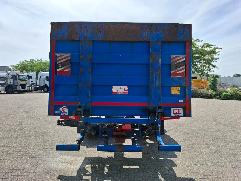 Scania R580 V8 / RETARDER / LIFT+LENKACHSE / FULL-AIR / PLATFORM 2000 KG / NAVI / LEATHER / AIRCO / AUTOMATIC / EURO-6 / 2014 - Camión chasis: foto 4 Scania R580 V8 / RETARDER / LIFT+LENKACHSE / FULL-AIR / PLATFORM 2000 KG / NAVI / LEATHER / AIRCO / AUTOMATIC / EURO-6 / 2014 - Camión chasis: foto 4