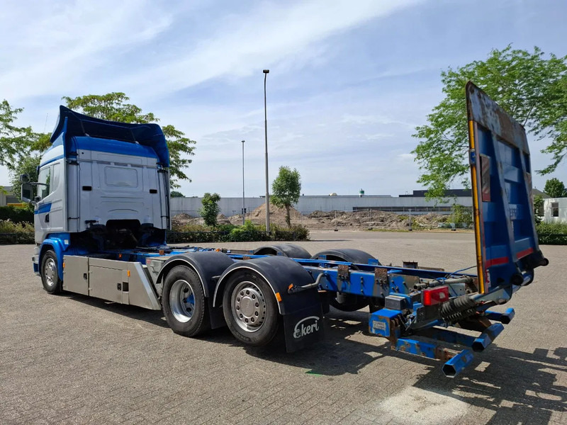 Scania R580 V8 / RETARDER / LIFT+LENKACHSE / FULL-AIR / PLATFORM 2000 KG / NAVI / LEATHER / AIRCO / AUTOMATIC / EURO-6 / 2014 - Camión chasis: foto 3 Scania R580 V8 / RETARDER / LIFT+LENKACHSE / FULL-AIR / PLATFORM 2000 KG / NAVI / LEATHER / AIRCO / AUTOMATIC / EURO-6 / 2014 - Camión chasis: foto 3