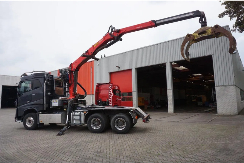 Volvo FH16-750 / ENGINE RUNNING / 6x4 / RETARDER / BIG AXLE / VEB+ / PALFINGER FD250 / EURO-6 / 2016 - Camión forestal, Camión grúa: foto 5 Volvo FH16-750 / ENGINE RUNNING / 6x4 / RETARDER / BIG AXLE / VEB+ / PALFINGER FD250 / EURO-6 / 2016 - Camión forestal, Camión grúa: foto 5