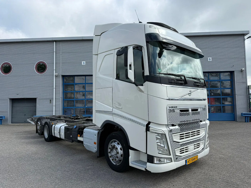 Volvo FH4-420 / NL TRUCK / DOUBLE TANK / PARKCOOL / BDF / VEB? / LWDS / FRIDGE / FULL-AIR / LIFT AXLE / AUTOMATIC / EURO-6 / 2016 - Camión portacontenedore/ Intercambiable: foto 2 Volvo FH4-420 / NL TRUCK / DOUBLE TANK / PARKCOOL / BDF / VEB? / LWDS / FRIDGE / FULL-AIR / LIFT AXLE / AUTOMATIC / EURO-6 / 2016 - Camión portacontenedore/ Intercambiable: foto 2