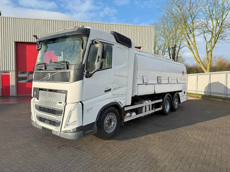Volvo FH5-500 6X2 / ENGINE RUNNING / LIFT+LENKACHSE / FULL AIR / ADR / EUROTANK / 9-TON FRONT AXLE / EURO-6 / 2022 - Camión cisterna: foto 1 Volvo FH5-500 6X2 / ENGINE RUNNING / LIFT+LENKACHSE / FULL AIR / ADR / EUROTANK / 9-TON FRONT AXLE / EURO-6 / 2022 - Camión cisterna: foto 1