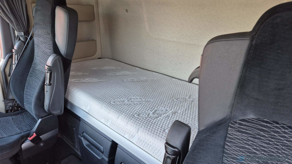 MERCEDES-BENZ ACTROS 1848 LS GIGA SPACE EURO 6 - Cabeza tractora: foto 5 MERCEDES-BENZ ACTROS 1848 LS GIGA SPACE EURO 6 - Cabeza tractora: foto 5