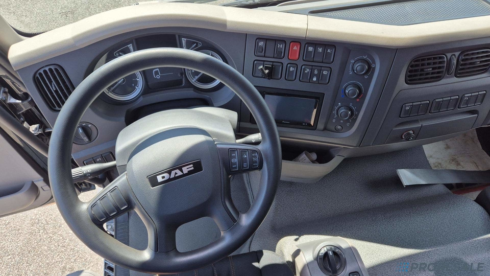 DAF LF 290 FA Sleeper Cab EURO 6 - valník s plachtou - Camión lona: foto 5 DAF LF 290 FA Sleeper Cab EURO 6 - valník s plachtou - Camión lona: foto 5