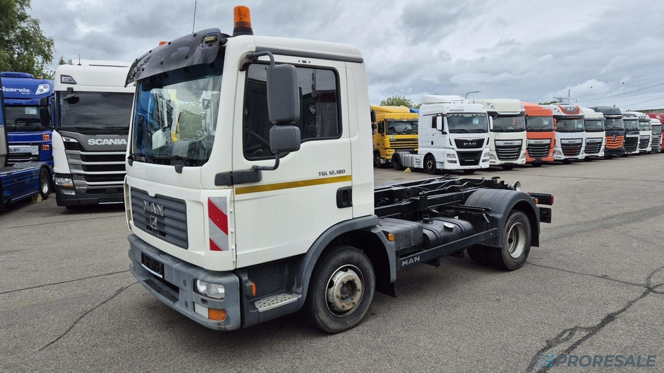 MAN TGL 12.180 4x2 BB EURO 3 - Hákový nosič kontejnerů - Camión multibasculante: foto 2 MAN TGL 12.180 4x2 BB EURO 3 - Hákový nosič kontejnerů - Camión multibasculante: foto 2