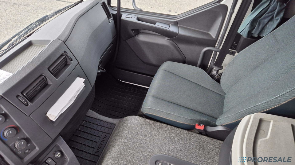 Camión frigorífico VOLVO FL 250 BB EURO 6 - mrazírna + CARRIER XARIOS 600 EL MAXI: foto 8