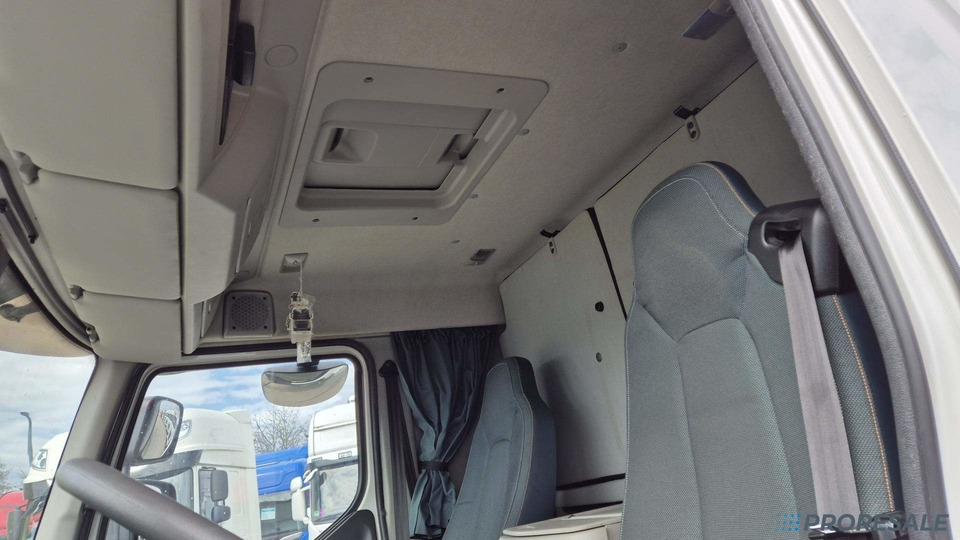 Camión frigorífico VOLVO FL 250 BB EURO 6 - mrazírna + CARRIER XARIOS 600 EL MAXI: foto 9