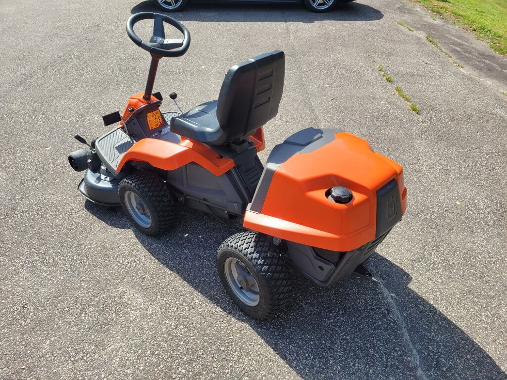 Åkgräsklippare Husqvarna Rider R111B - Maquinaria de jardinería: foto 3 Åkgräsklippare Husqvarna Rider R111B - Maquinaria de jardinería: foto 3
