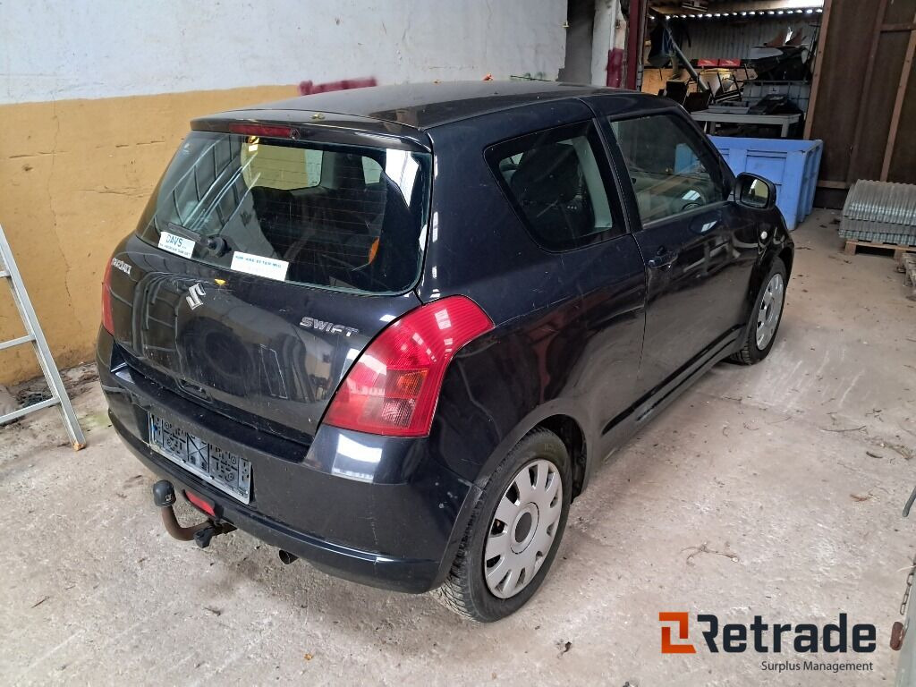 Bil Suzuki Swift 1,3 A/mt - Coche: foto 3 Bil Suzuki Swift 1,3 A/mt - Coche: foto 3