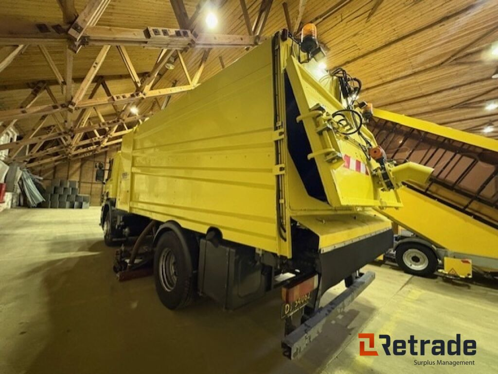 Glykol suger - Scania P310 med Bucher STKF 9500 på bygg! - Camión de basura: foto 4 Glykol suger - Scania P310 med Bucher STKF 9500 på bygg! - Camión de basura: foto 4