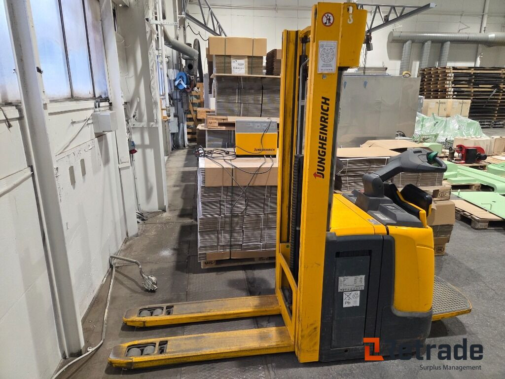 Jungheinrich erc 216z med lader 2015 mod - Apilador: foto 1 Jungheinrich erc 216z med lader 2015 mod - Apilador: foto 1