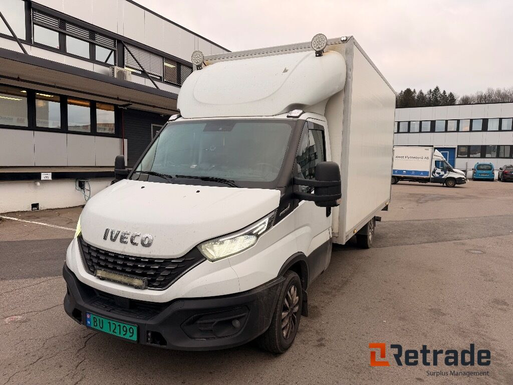 Skapbil IVECO 35S16 (parkert i Oslo) - Furgoneta caja cerrada: foto 1 Skapbil IVECO 35S16 (parkert i Oslo) - Furgoneta caja cerrada: foto 1