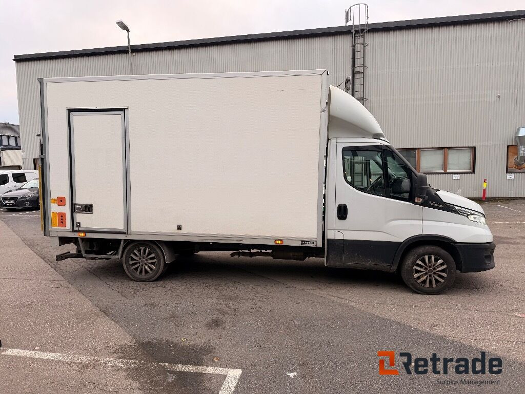 Skapbil IVECO 35S16 (parkert i Oslo) - Furgoneta caja cerrada: foto 4 Skapbil IVECO 35S16 (parkert i Oslo) - Furgoneta caja cerrada: foto 4