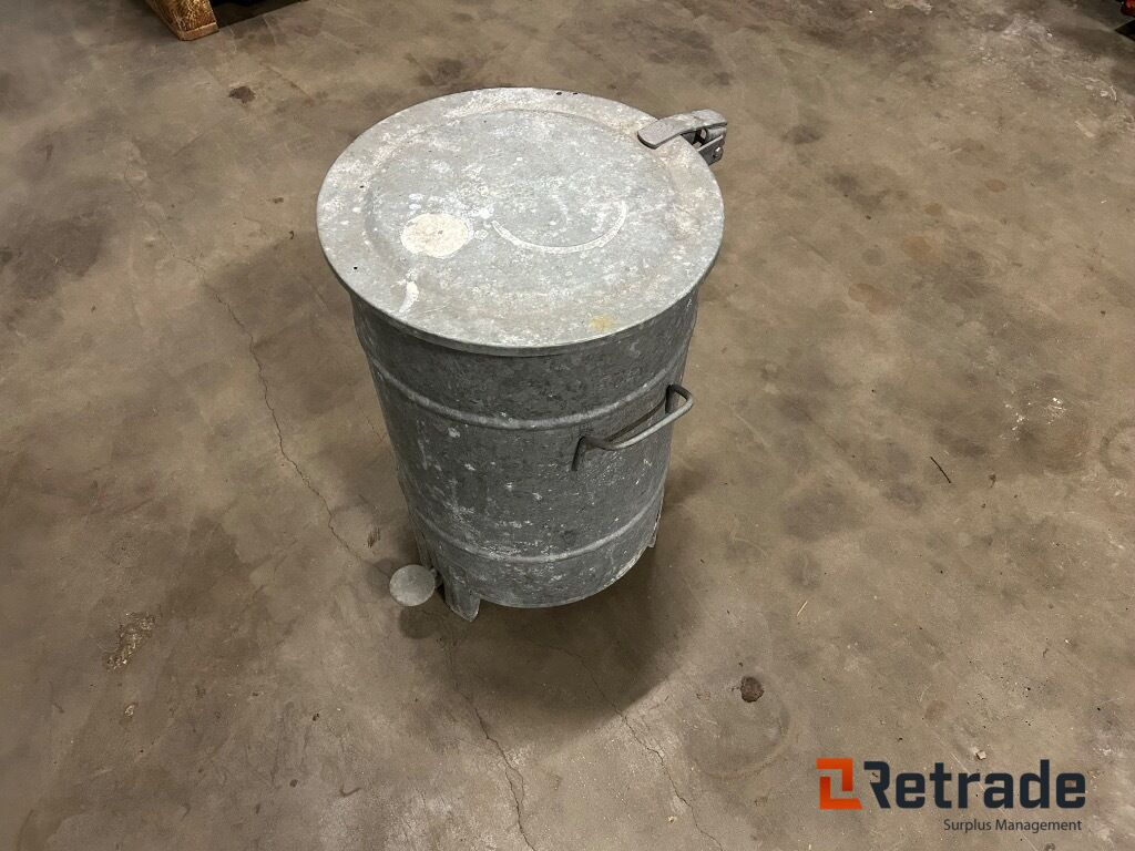 Herramienta/ Equipo Soptunna Avfallstunna  i plåt med lock: foto 1