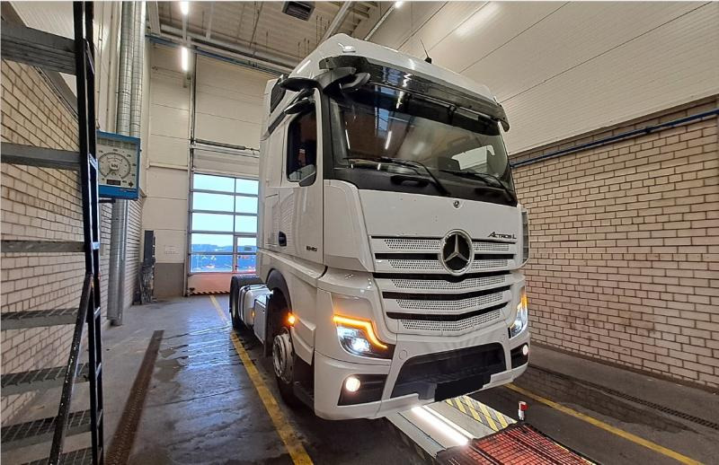Mercedes Actros 1845 L - Cabeza tractora: foto 2 Mercedes Actros 1845 L - Cabeza tractora: foto 2