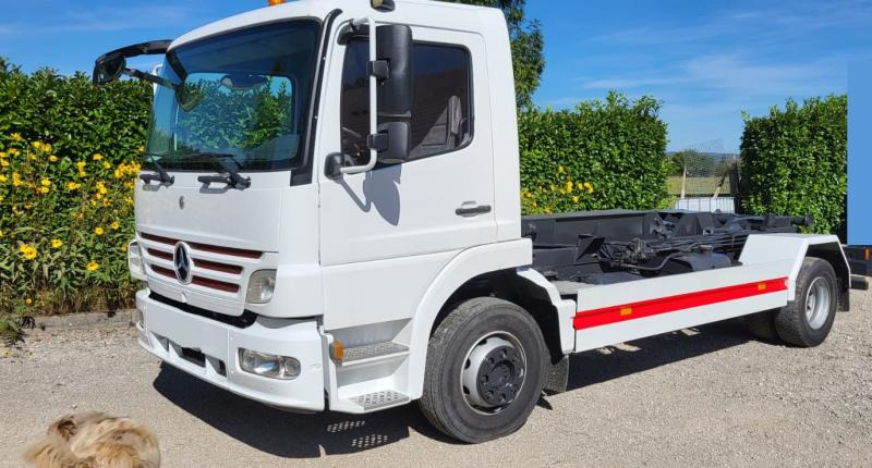 Mercedes Atego - Camión portacontenedor de cadenas: foto 2 Mercedes Atego - Camión portacontenedor de cadenas: foto 2