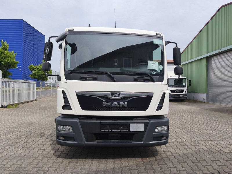 MAN TGL 8.190 Koffer gFH AHK LBW Euro 6 4x2 (11) TÜV NEU - Camión caja cerrada: foto 3 MAN TGL 8.190 Koffer gFH AHK LBW Euro 6 4x2 (11) TÜV NEU - Camión caja cerrada: foto 3