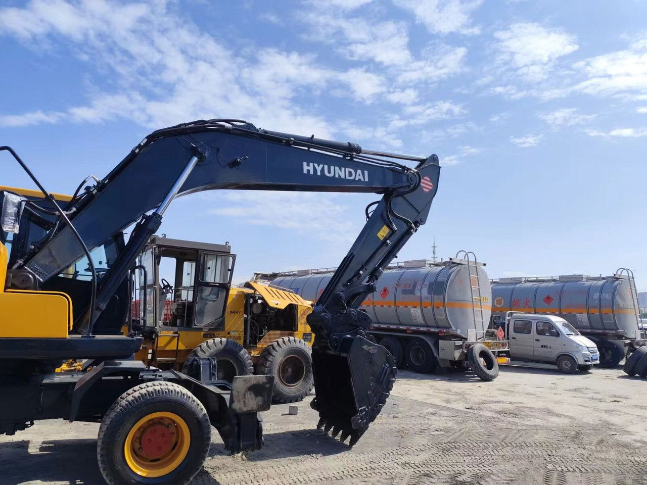 Hyundai R210-7 / Cummins / 1800MTH / Works Great Like NEW - Excavadora de ruedas: foto 2 Hyundai R210-7 / Cummins / 1800MTH / Works Great Like NEW - Excavadora de ruedas: foto 2