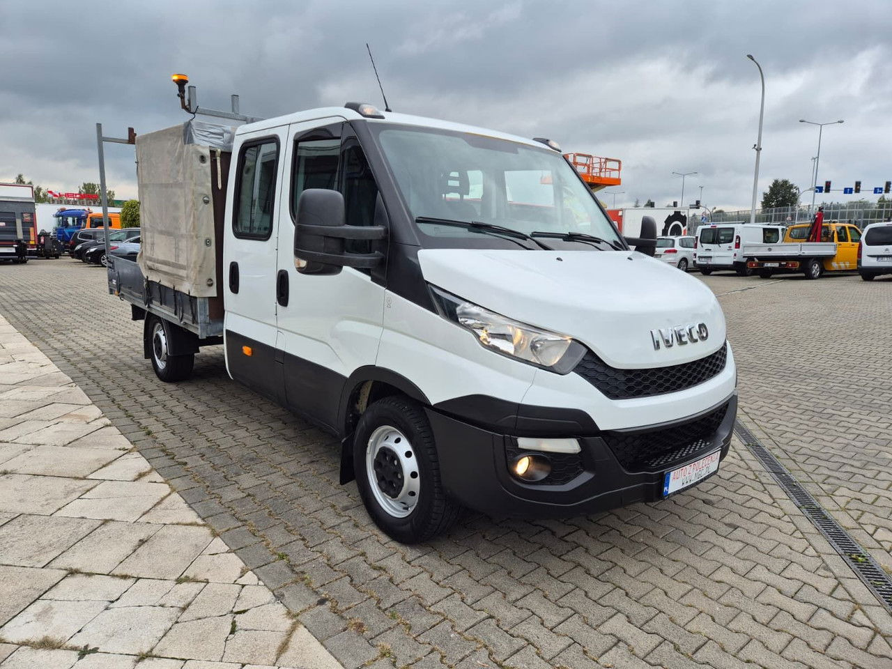 IVECO Daily 35 35S15 / Doka / 1 Owner / LOW KM / 7 Seats - Furgoneta caja abierta: foto 4 IVECO Daily 35 35S15 / Doka / 1 Owner / LOW KM / 7 Seats - Furgoneta caja abierta: foto 4