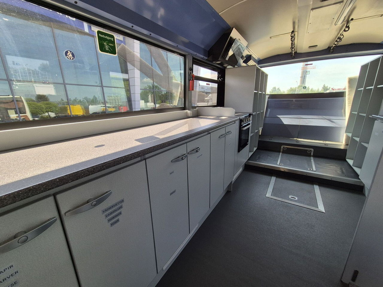 Autobús suburbano Irisbus 330 KM / Automat / 24 + 1 Seats / Like Camper / SO LAR Panels: foto 14