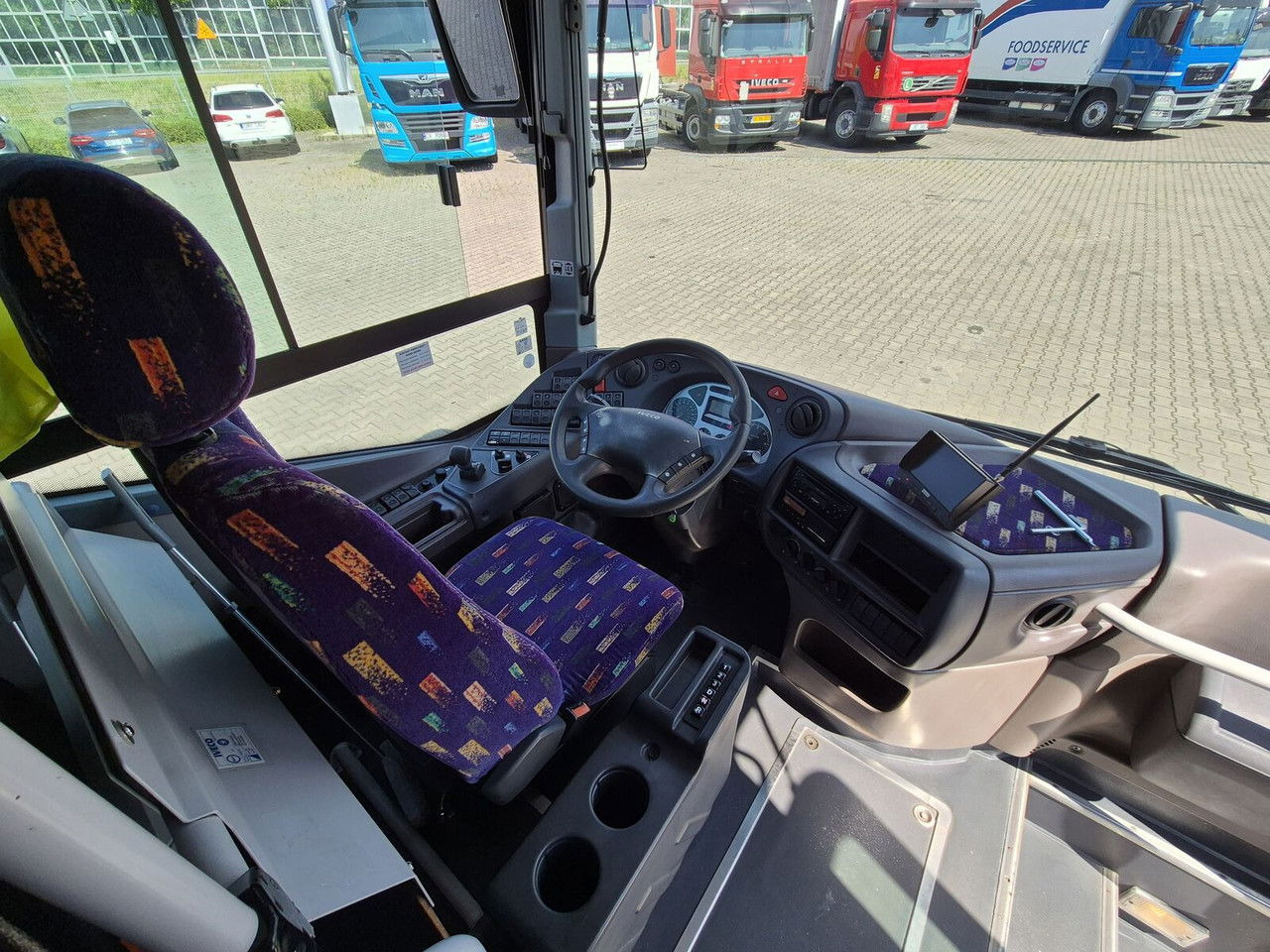 Autobús suburbano Irisbus 330 KM / Automat / 24 + 1 Seats / Like Camper / SO LAR Panels: foto 23