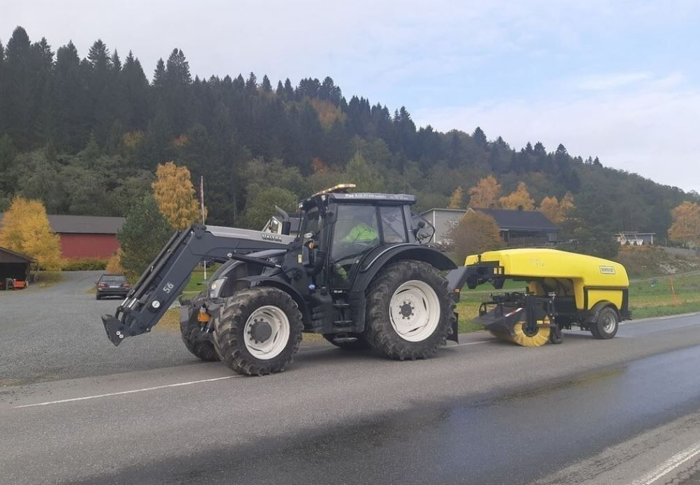 Schmidt TSS 122, Like NEW, Only 203 hours, up to 40KM/h - Transport all - Barredora vial: foto 1 Schmidt TSS 122, Like NEW, Only 203 hours, up to 40KM/h - Transport all - Barredora vial: foto 1