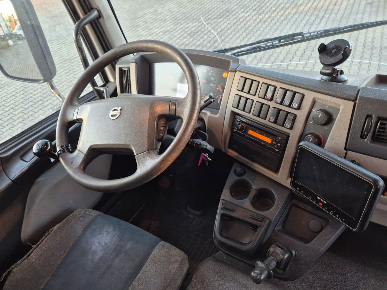 Camión frigorífico Volvo FL 240 Mitsubishi / 1 Owner / Serviced: foto 25