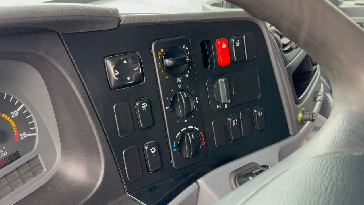 Leasing de  Mercedes-Benz Axor 1836 4x2 tipper hydraulics Mercedes-Benz Axor 1836 4x2 tipper hydraulics: foto 22