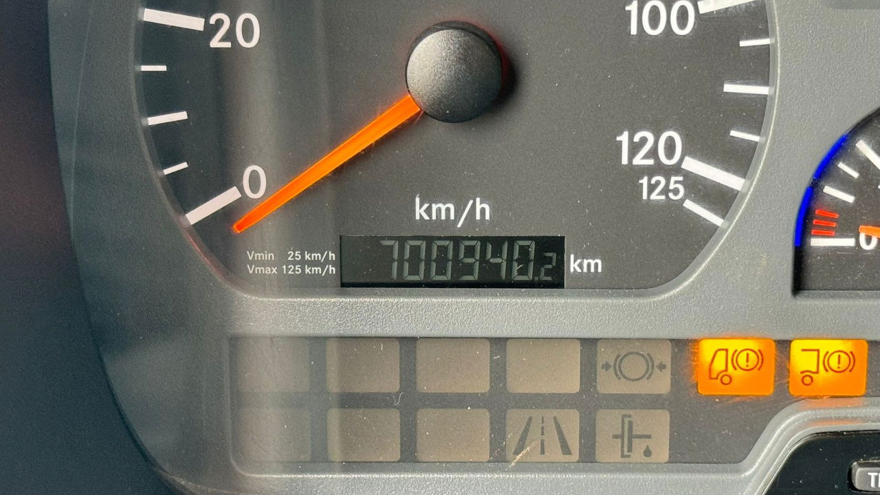 Leasing de  Mercedes-Benz Axor 1836 4x2 tipper hydraulics Mercedes-Benz Axor 1836 4x2 tipper hydraulics: foto 18