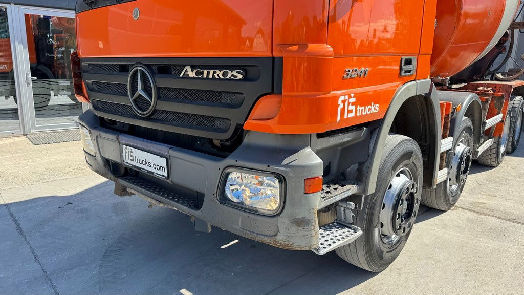 Mercedes-Benz Actros 3241 8x4 mixer 9m3 - Camión hormigonera: foto 2 Mercedes-Benz Actros 3241 8x4 mixer 9m3 - Camión hormigonera: foto 2
